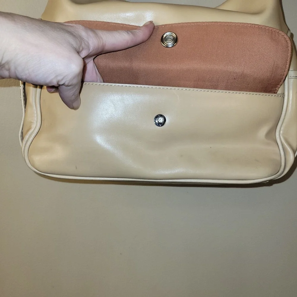 Liz‎ Claiborne Beige Shoulder Bag Faux Leather Minimalist Classic Hobo Pocket